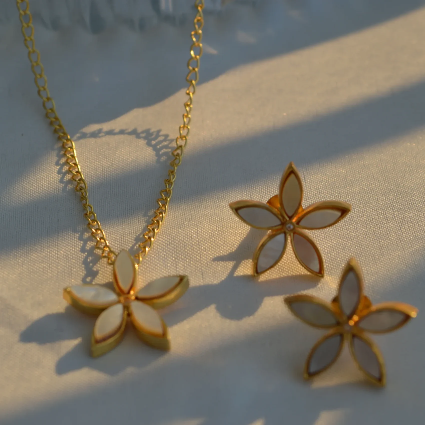 Golden Petal Bloom Set