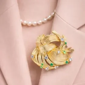 Regal Phoenix Crest Brooch