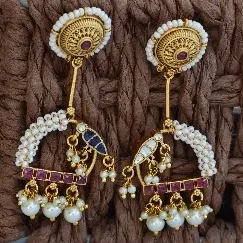 Pearl Royale Crescent Chandbalis