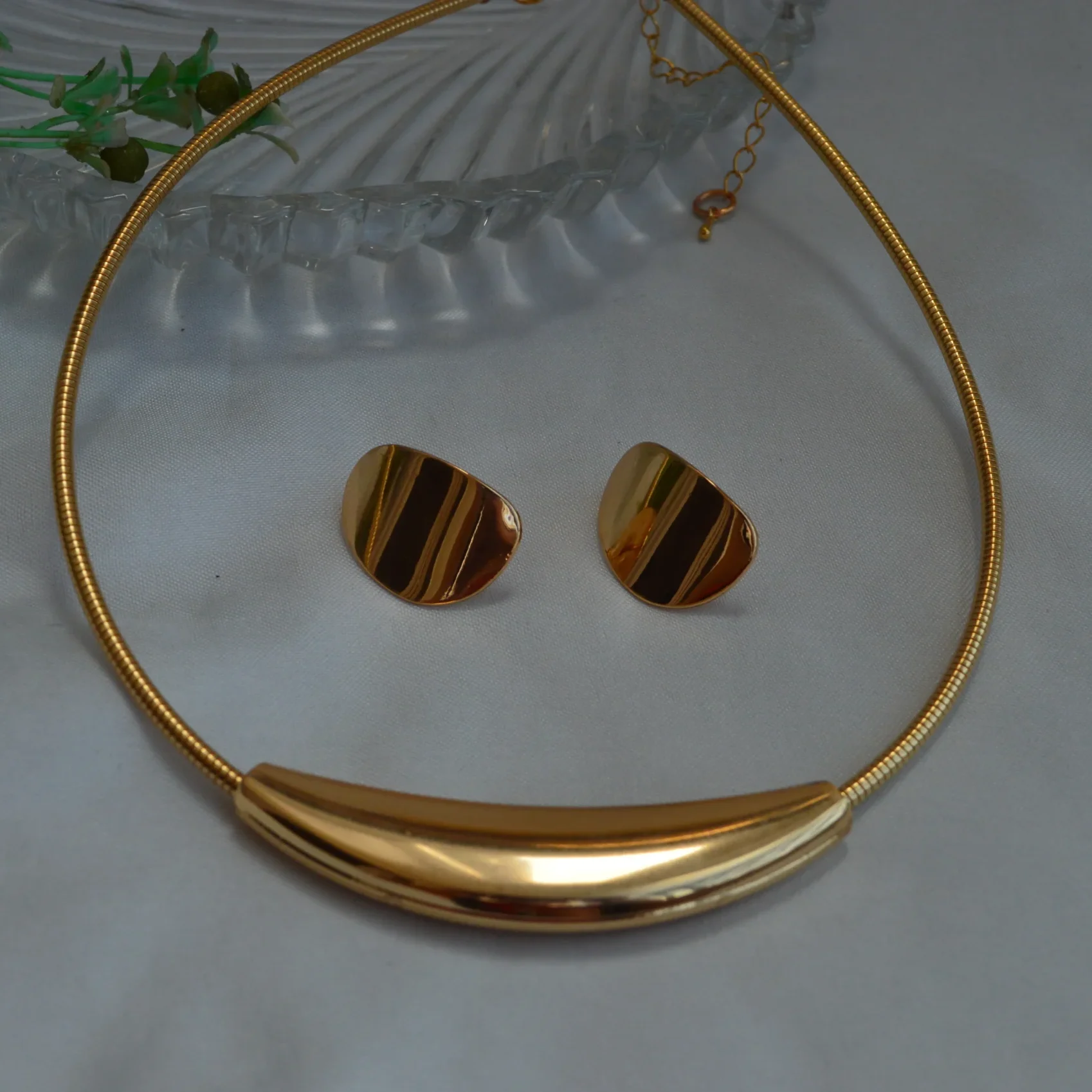 Golden Curve Minimalist Set