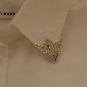 Regal Filigree Triangle Collar Pin